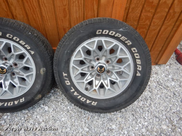 image for item JI9585 (4) P245/60R15 tires