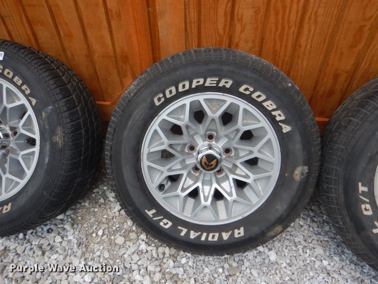 image for item JI9585 (4) P245/60R15 tires