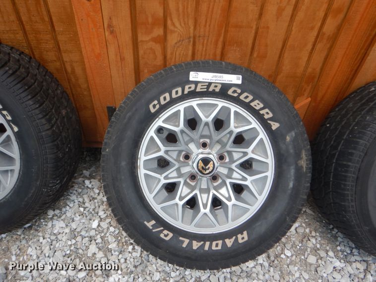 image for item JI9585 (4) P245/60R15 tires