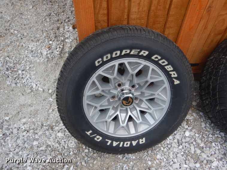 image for item JI9585 (4) P245/60R15 tires