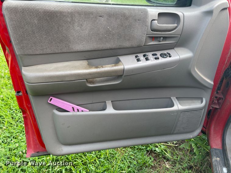 image for item KK9613 2004 Dodge Dakota SLT  Quad Cab pickup truck