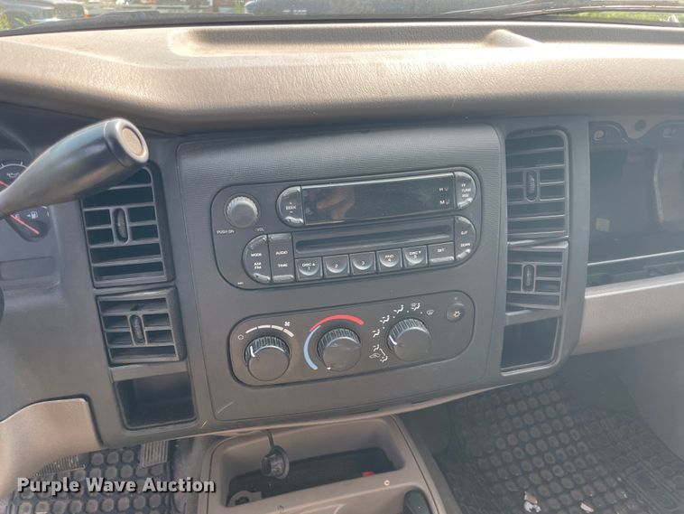 image for item KK9613 2004 Dodge Dakota SLT  Quad Cab pickup truck