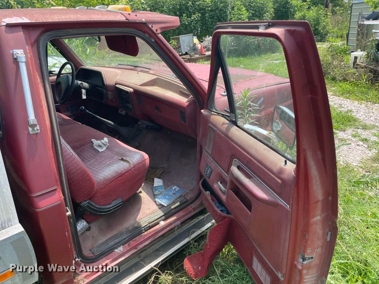 image for item KK9614 1988 Ford F350  rollback truck