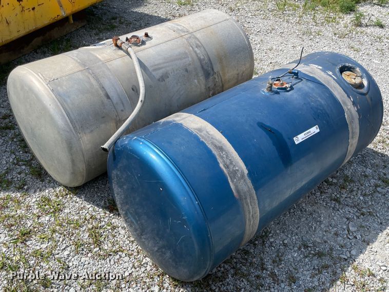 image for item KK9665 (2) Peterbilt fuel tanks
