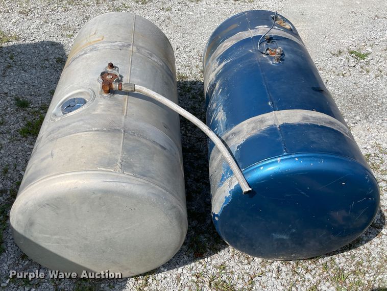 image for item KK9665 (2) Peterbilt fuel tanks