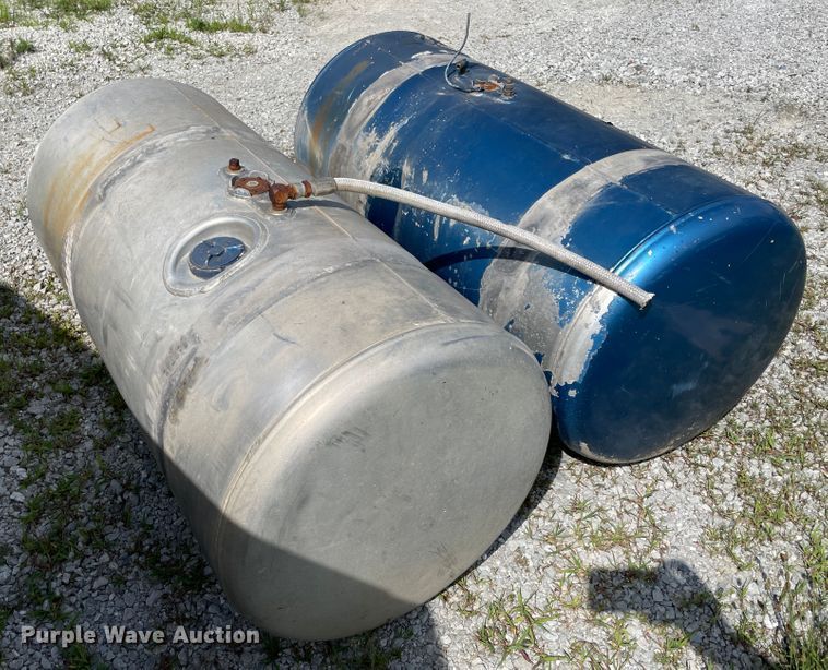 image for item KK9665 (2) Peterbilt fuel tanks