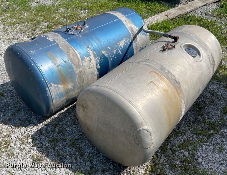 image for item KK9665 (2) Peterbilt fuel tanks