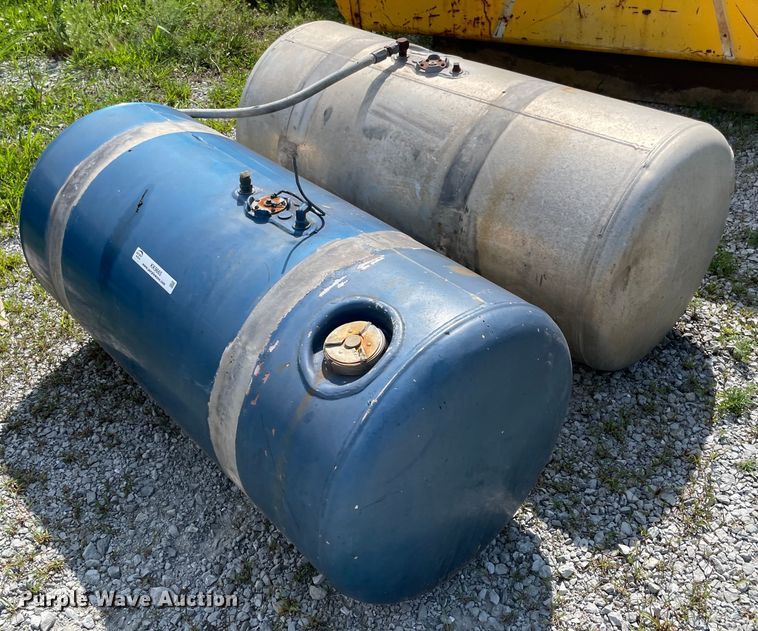 image for item KK9665 (2) Peterbilt fuel tanks