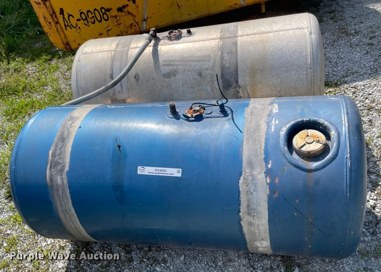 image for item KK9665 (2) Peterbilt fuel tanks
