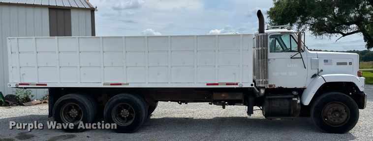 image for item KK9668 1981 GMC Brigadier  grain truck