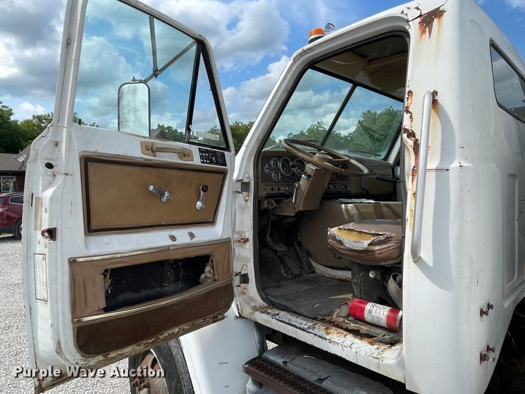 image for item KK9668 1981 GMC Brigadier  grain truck