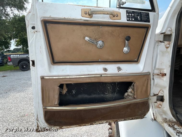 image for item KK9668 1981 GMC Brigadier  grain truck