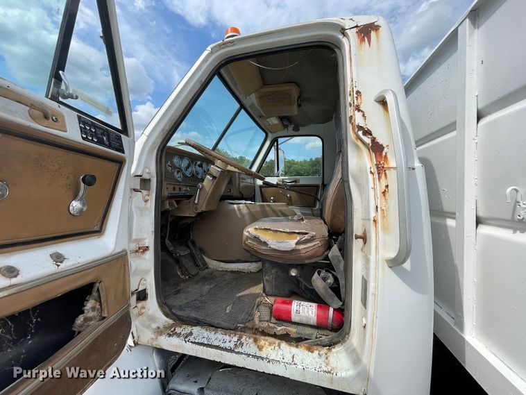 image for item KK9668 1981 GMC Brigadier  grain truck