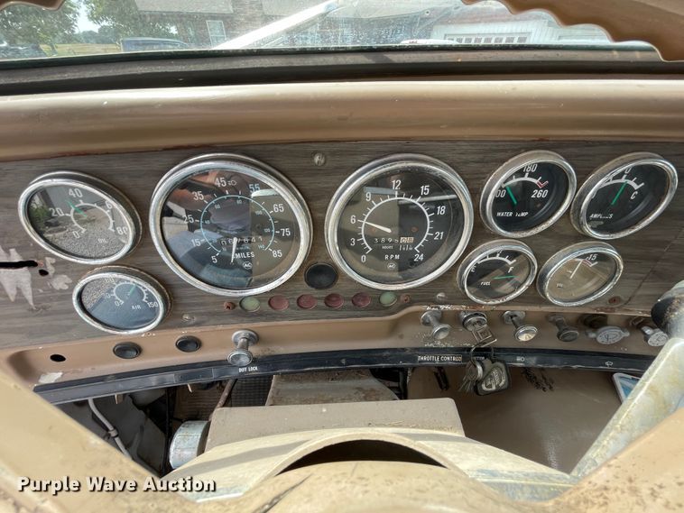 image for item KK9668 1981 GMC Brigadier  grain truck