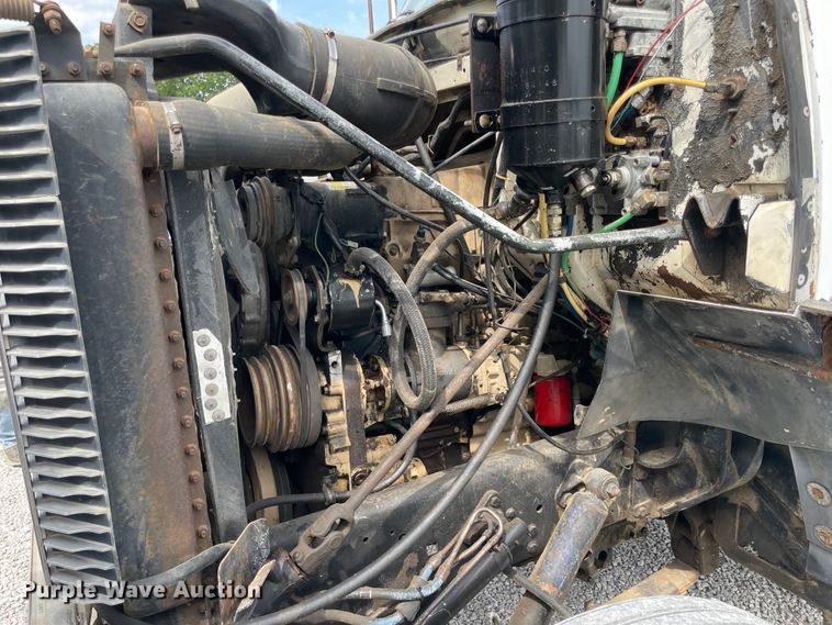 image for item KK9668 1981 GMC Brigadier  grain truck