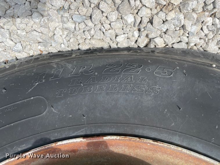 image for item KK9668 1981 GMC Brigadier  grain truck