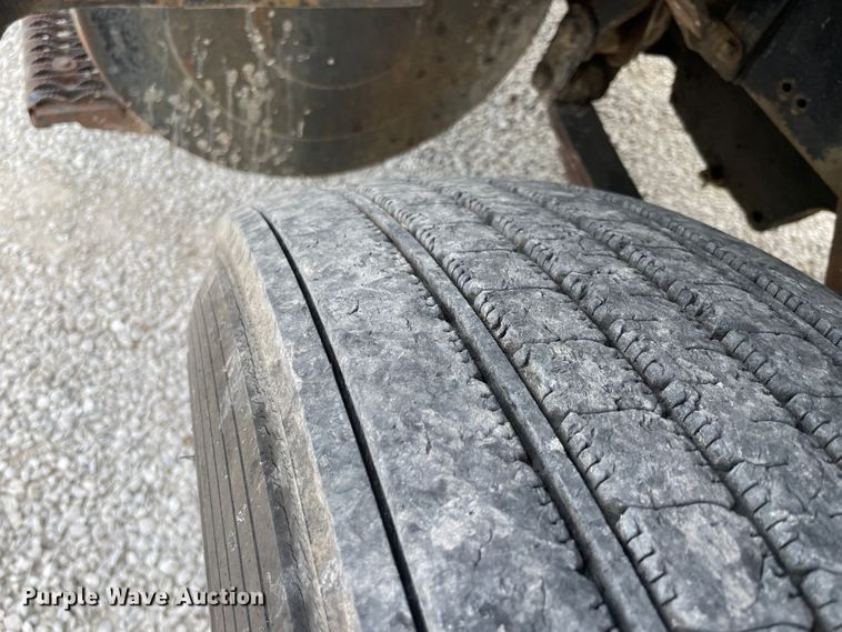 image for item KK9668 1981 GMC Brigadier  grain truck