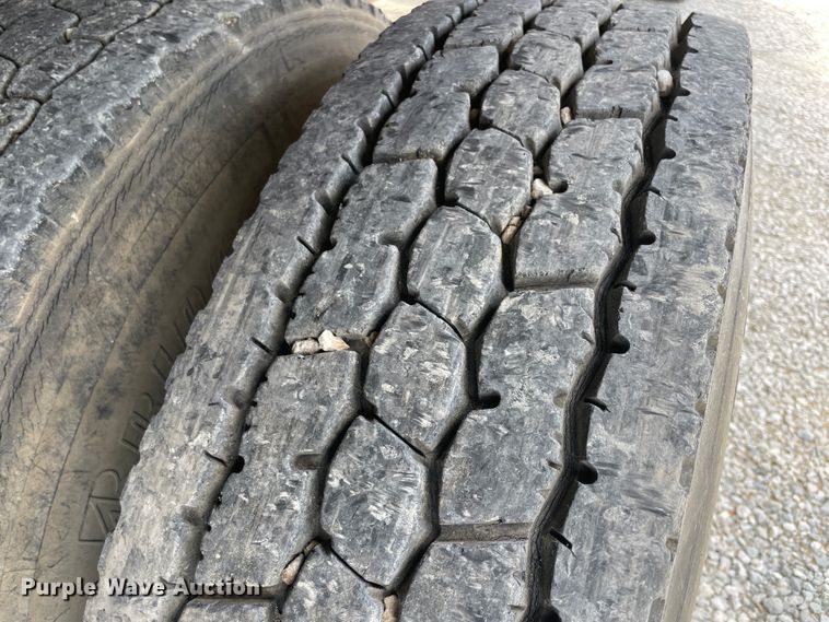 image for item KK9668 1981 GMC Brigadier  grain truck