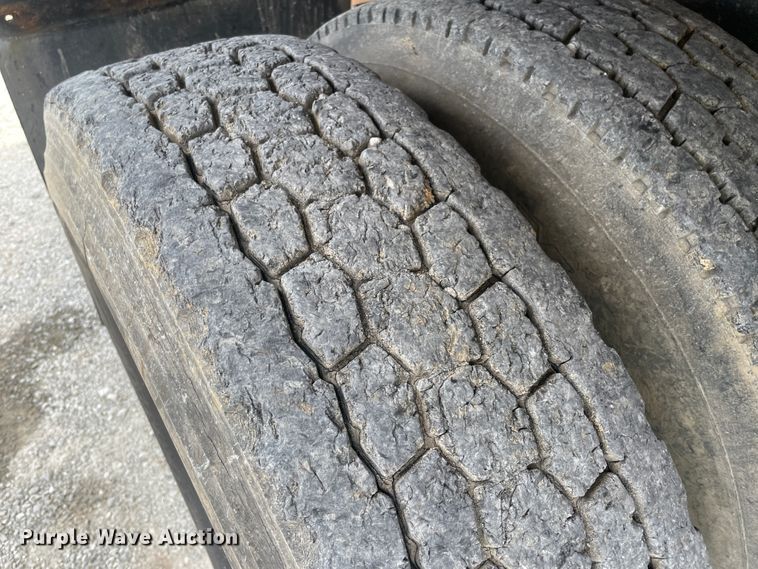 image for item KK9668 1981 GMC Brigadier  grain truck