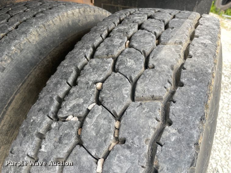 image for item KK9668 1981 GMC Brigadier  grain truck