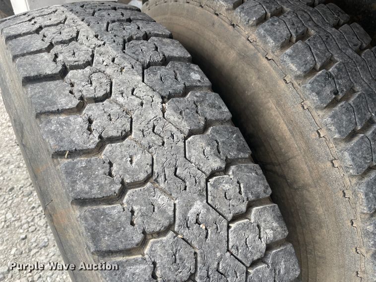 image for item KK9668 1981 GMC Brigadier  grain truck