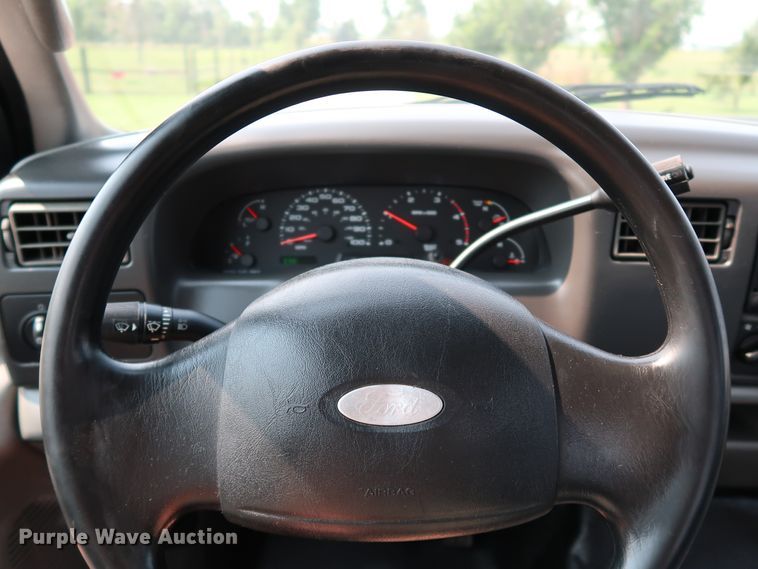 image for item KQ9840 2003 Ford F250  Super Duty XL  Crew Cab pickup truck