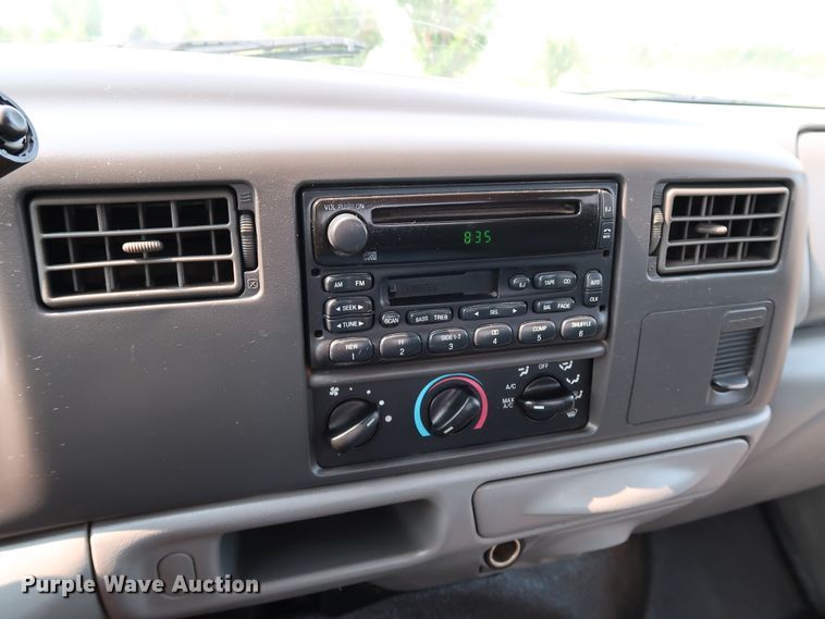 image for item KQ9840 2003 Ford F250  Super Duty XL  Crew Cab pickup truck