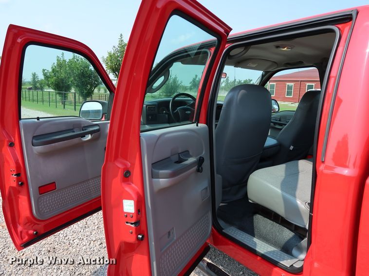 image for item KQ9840 2003 Ford F250  Super Duty XL  Crew Cab pickup truck