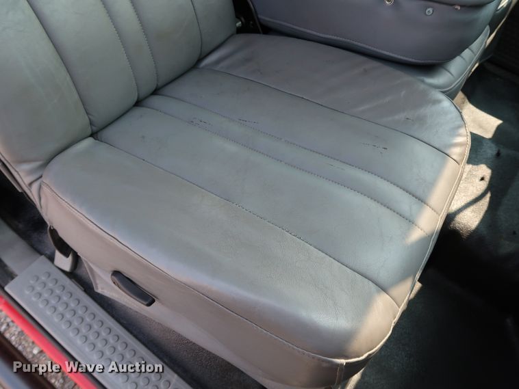 image for item KQ9840 2003 Ford F250  Super Duty XL  Crew Cab pickup truck