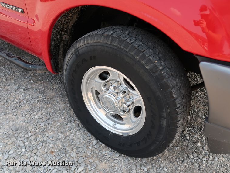 image for item KQ9840 2003 Ford F250  Super Duty XL  Crew Cab pickup truck