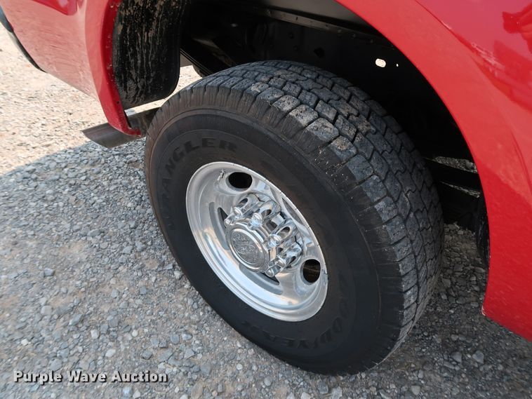 image for item KQ9840 2003 Ford F250  Super Duty XL  Crew Cab pickup truck