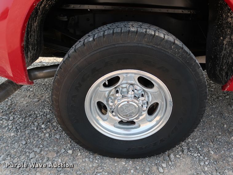 image for item KQ9840 2003 Ford F250  Super Duty XL  Crew Cab pickup truck