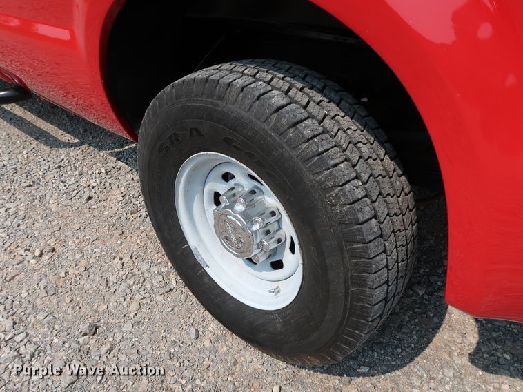 image for item KQ9840 2003 Ford F250  Super Duty XL  Crew Cab pickup truck