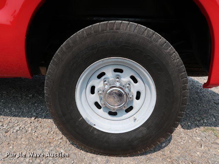 image for item KQ9840 2003 Ford F250  Super Duty XL  Crew Cab pickup truck