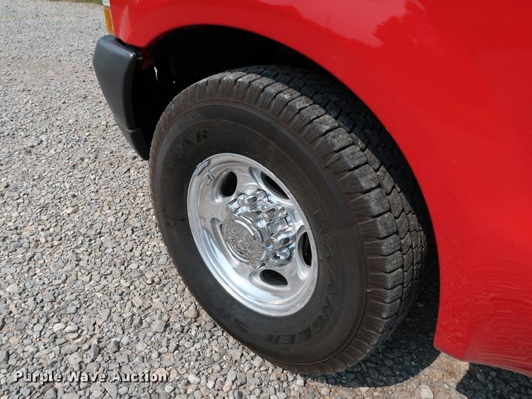 image for item KQ9840 2003 Ford F250  Super Duty XL  Crew Cab pickup truck