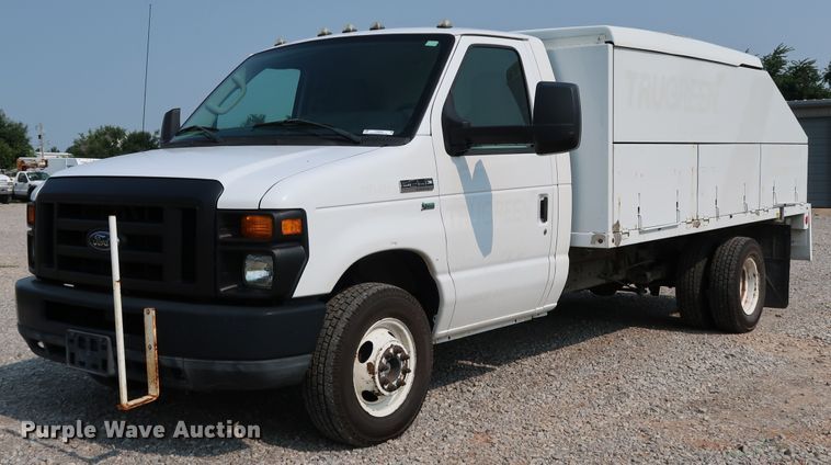 image for item KQ9842 2011 Ford E450 Super Duty  utility van with sprayer