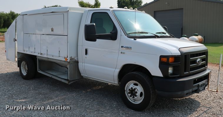 image for item KQ9842 2011 Ford E450 Super Duty  utility van with sprayer