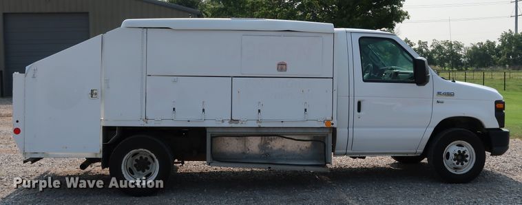 image for item KQ9842 2011 Ford E450 Super Duty  utility van with sprayer
