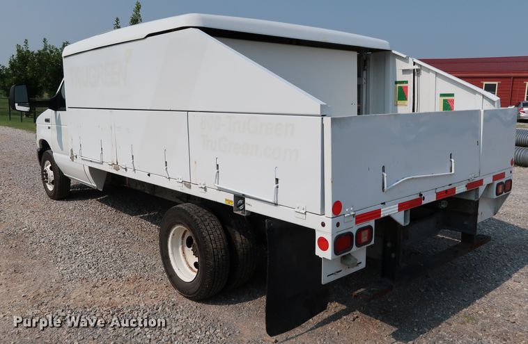 image for item KQ9842 2011 Ford E450 Super Duty  utility van with sprayer