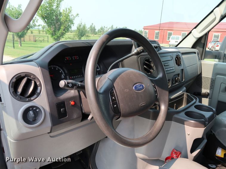 image for item KQ9842 2011 Ford E450 Super Duty  utility van with sprayer