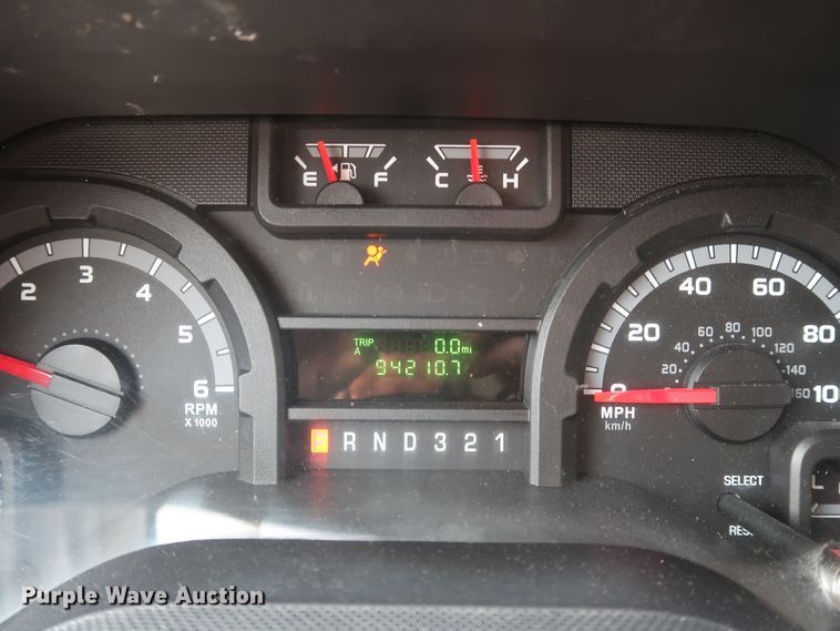 image for item KQ9842 2011 Ford E450 Super Duty  utility van with sprayer