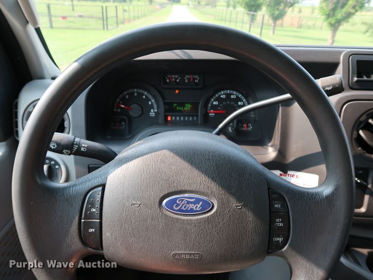 image for item KQ9842 2011 Ford E450 Super Duty  utility van with sprayer