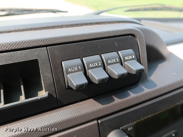 image for item KQ9842 2011 Ford E450 Super Duty  utility van with sprayer