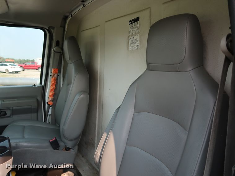 image for item KQ9842 2011 Ford E450 Super Duty  utility van with sprayer