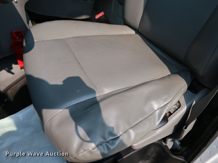 image for item KQ9842 2011 Ford E450 Super Duty  utility van with sprayer