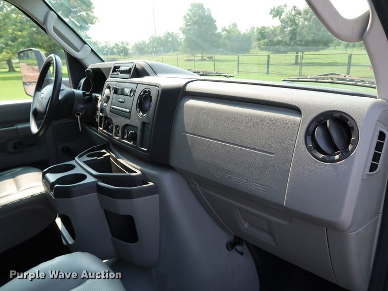 image for item KQ9842 2011 Ford E450 Super Duty  utility van with sprayer