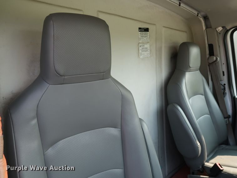 image for item KQ9842 2011 Ford E450 Super Duty  utility van with sprayer