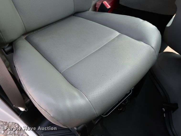 image for item KQ9842 2011 Ford E450 Super Duty  utility van with sprayer