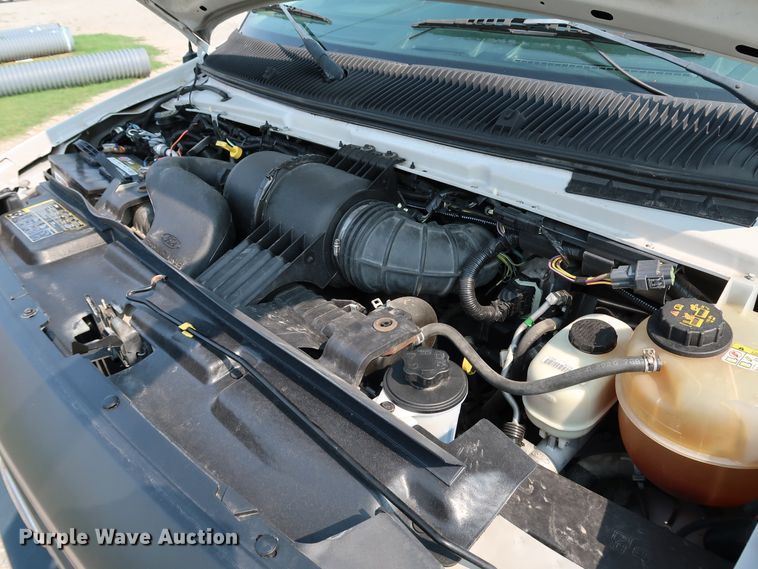 image for item KQ9842 2011 Ford E450 Super Duty  utility van with sprayer