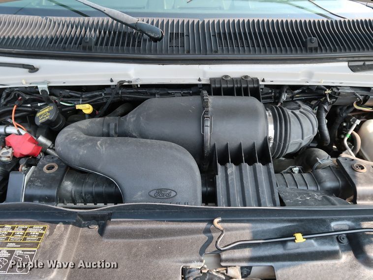 image for item KQ9842 2011 Ford E450 Super Duty  utility van with sprayer